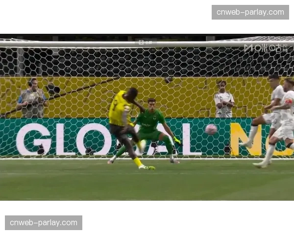 半场：多特蒙德0-2落后斯图加特，吉拉西梅开二度