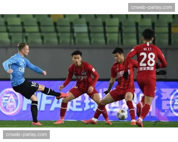 河南队2-2绝平大连人，黄紫昌补时阶段凌空抽射救主。