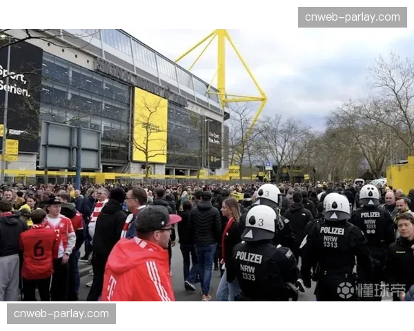 慕尼黑警方通报：逮捕12名在赛前制造冲突的极端球迷